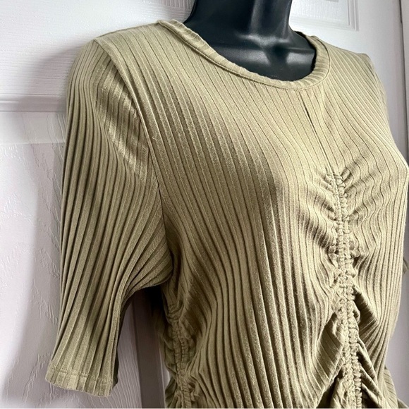 DKNY Jeans Top Green fitted Women Large 
Short sleeve festival cocktail shirt - Picture 3 of 5